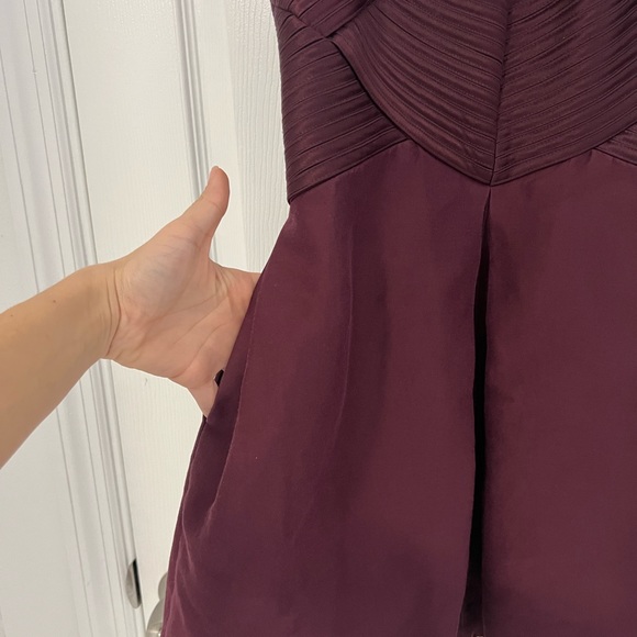 Halston Heritage Satin Pleated Bodycon Mini Dress in Burgundy 6 - Picture 8 of 10